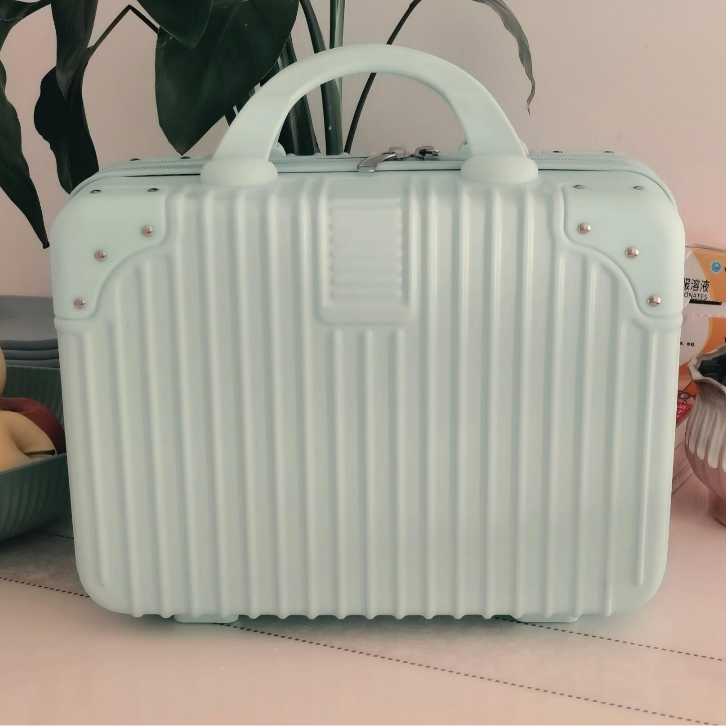 スーツケース風メイクボックス