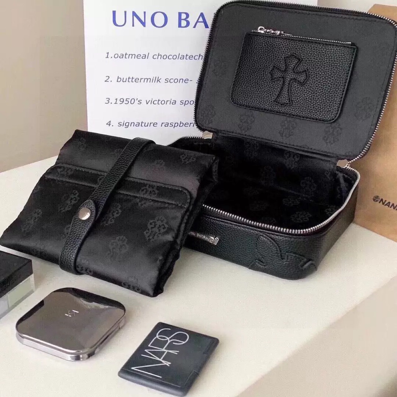 https://fulmo-img-server.com/glamcase/f2d87c6a-dbcf-46f9-b14d-87aca2df3271.jpg