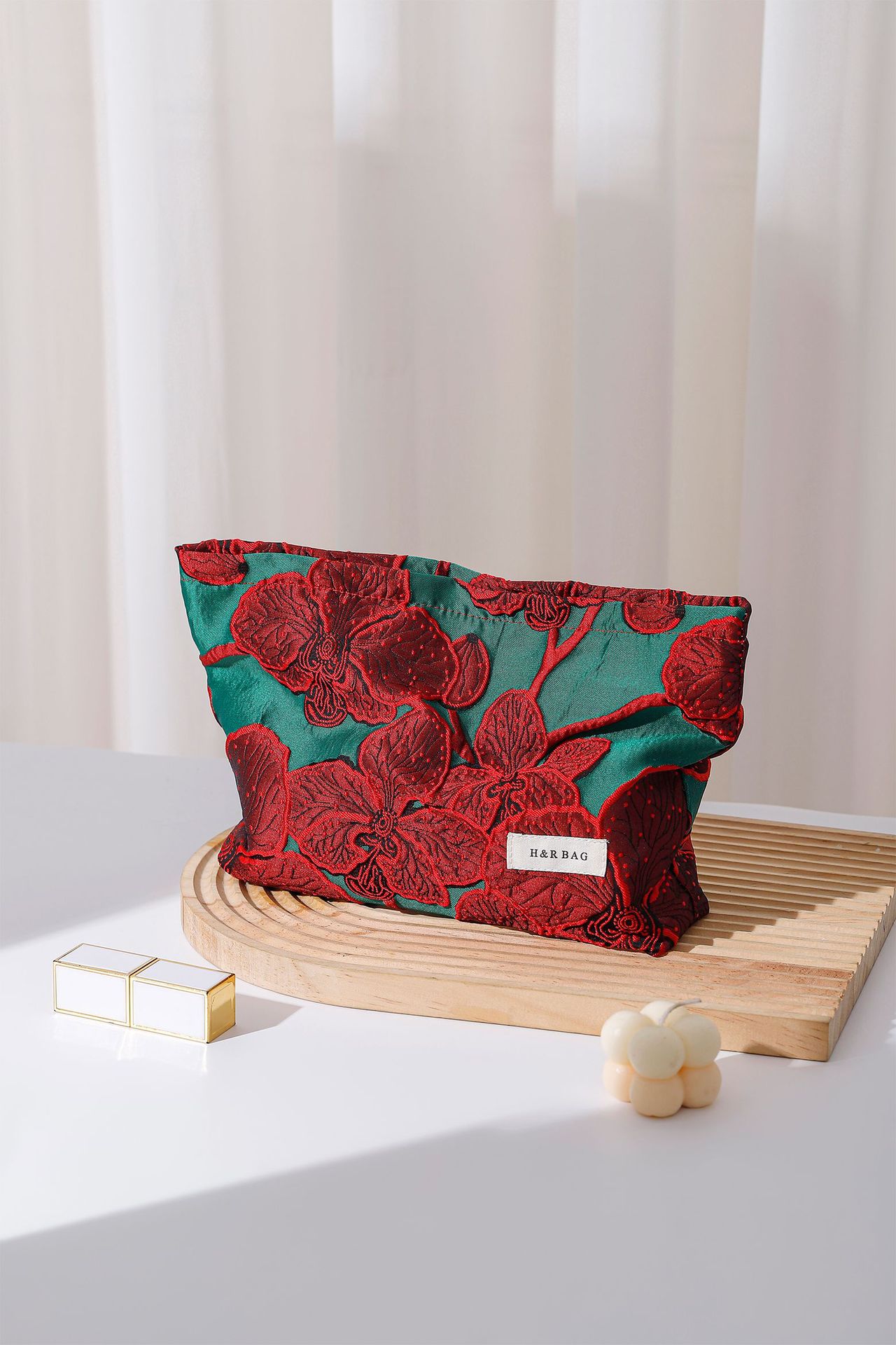 https://fulmo-img-server.com/glamcase/f510f66d-2abc-47ef-9125-654ea58ccd0b.jpg