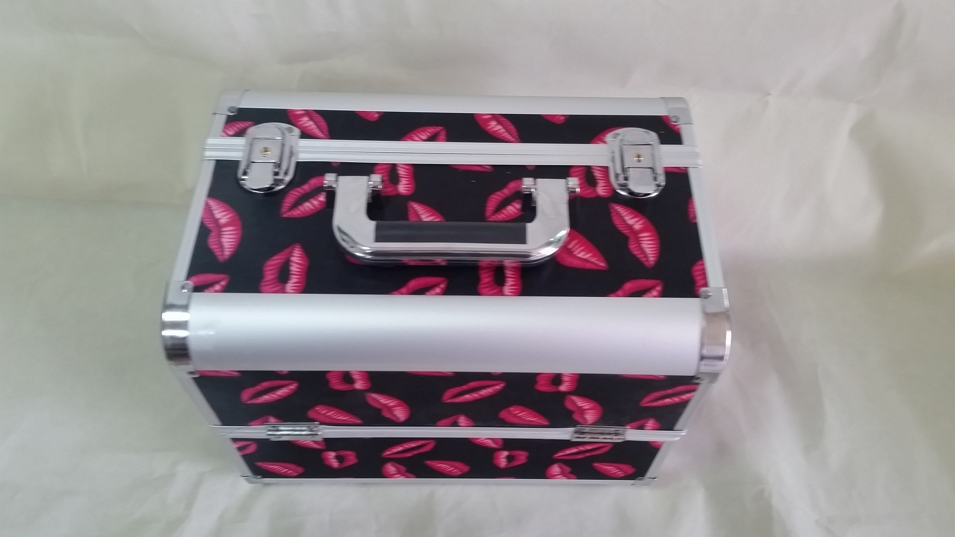 https://fulmo-img-server.com/glamcase/f89bb512-ec8b-4984-93b9-1c78b5648e14.jpg