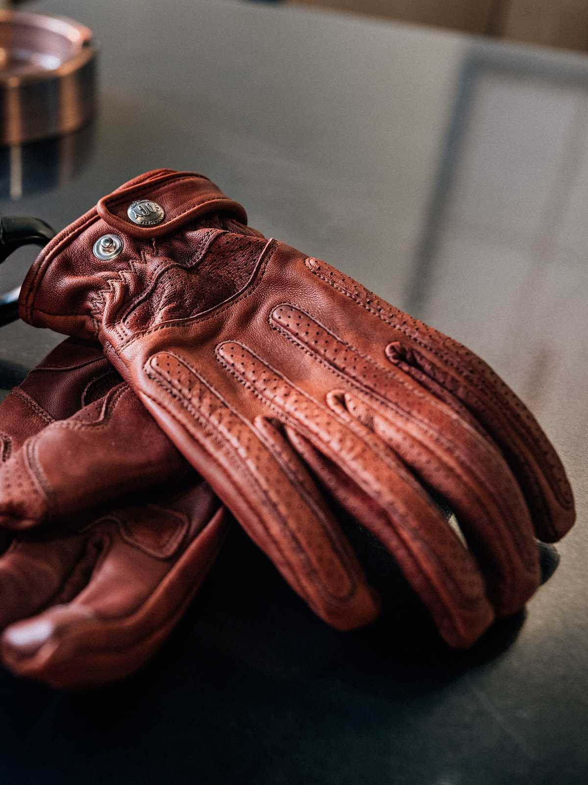 バイクグローブ オレンジで手元を華やかに！選りすぐりの10選