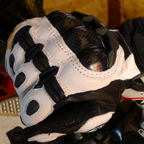  骨模様装飾付き本格革製バイクグローブ