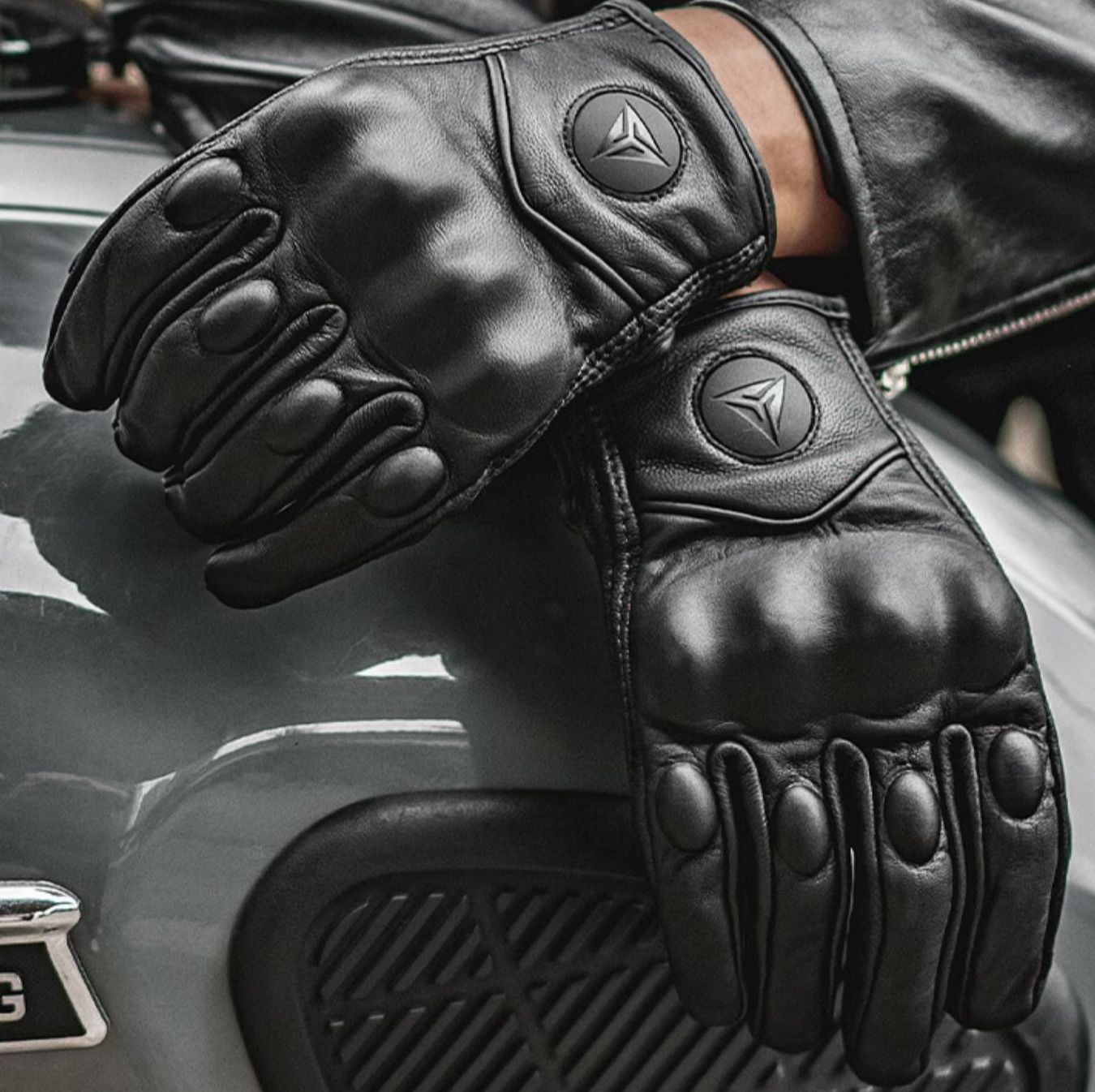 バイクグローブ 本革製ナックルプロテクター付きライディンググローブ