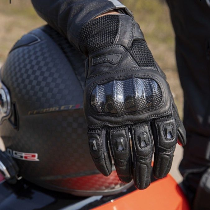 バイク　グローブ 夏用メッシュ本革バイクグローブ 炭素繊維プロテクター搭載