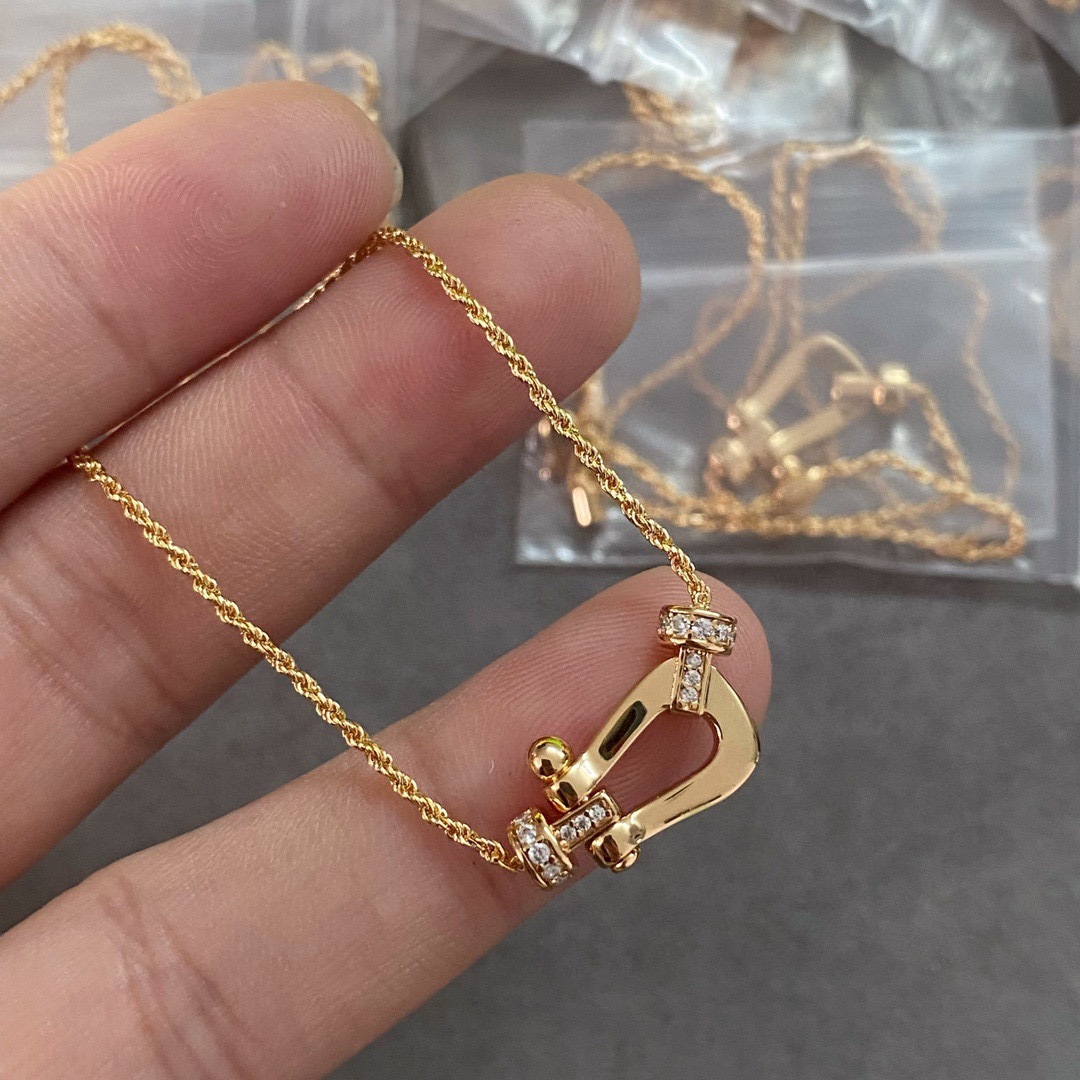 ゴールドネックレス クリスタル馬具モチーフネックレス