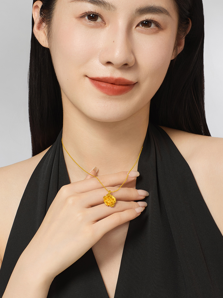金 ネックレス 華麗な薔薇のペンダントネックレス