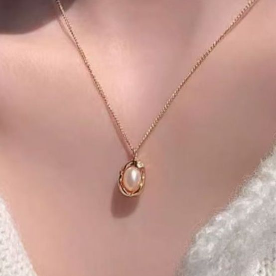 金 ネックレス 真珠抱き込み優美ペンダント