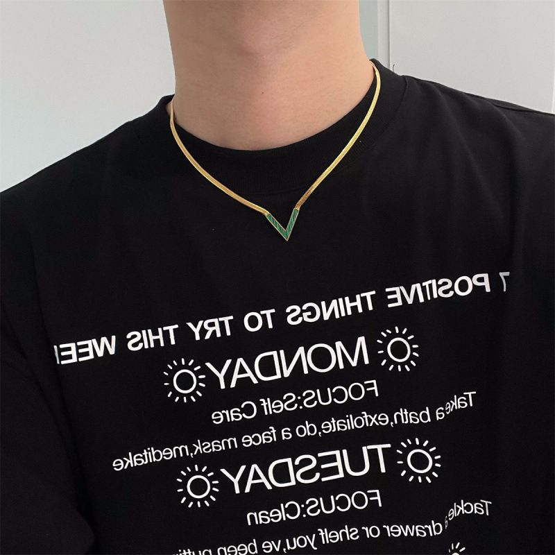 ゴールドアクセサリー モダンスタイル 三角モチーフネックレス