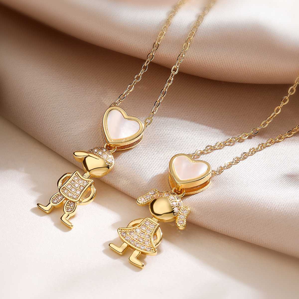 毎日のスタイルを彩る！ゴールドチャーム付きのおすすめネックレス10選