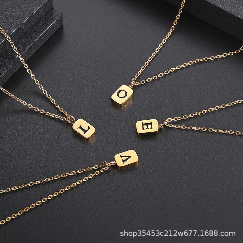 記念日をより特別に！思いを込めたイニシャルの金ネックレス5選