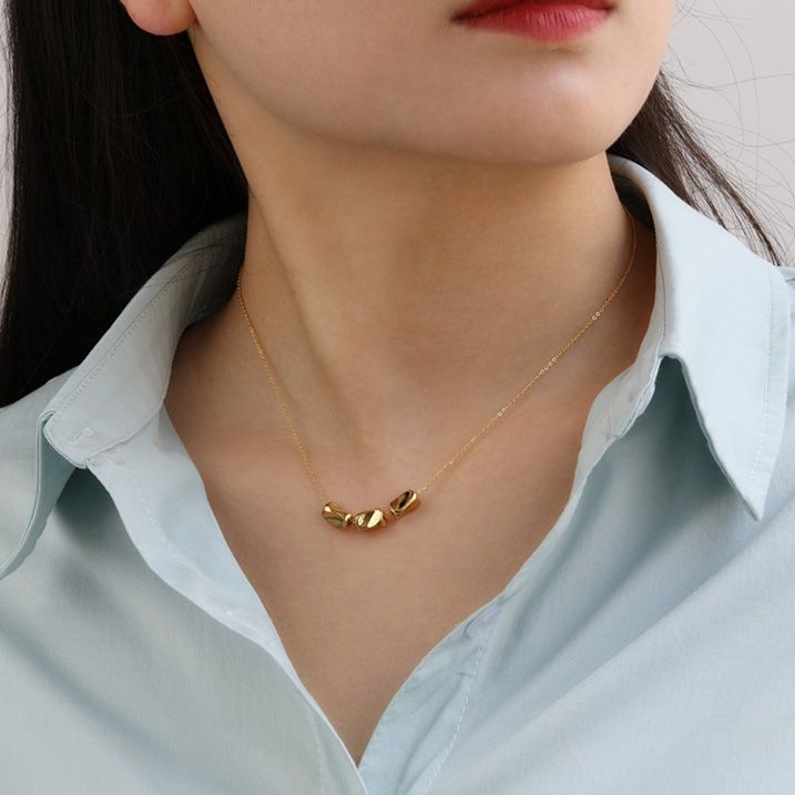 金 ネックレス 立体チューブモチーフ繋がりデザインネックレス