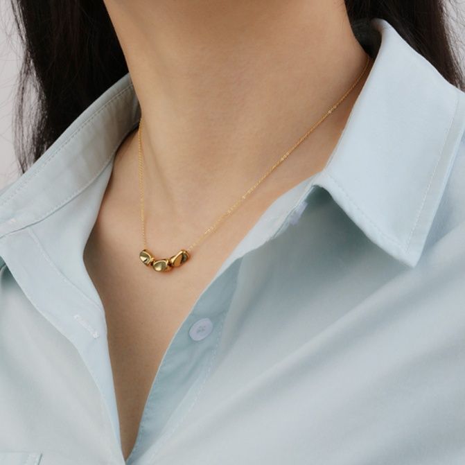 金 ネックレス 立体チューブモチーフ繋がりデザインネックレス