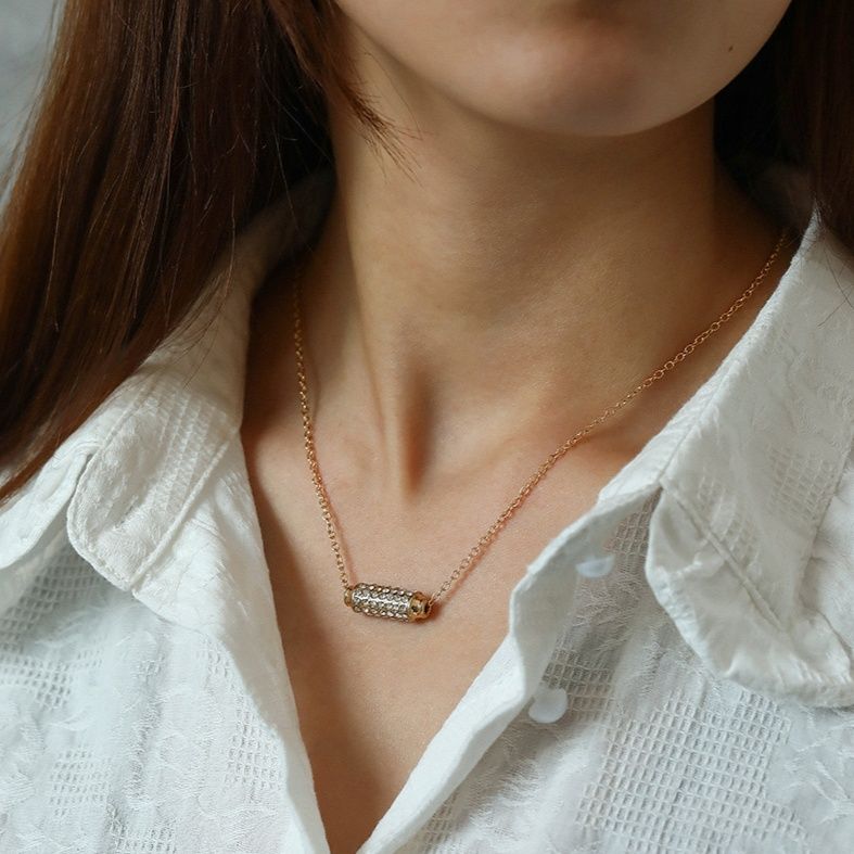 金 ネックレス 華やか輝石円筒型ペンダント金属製首飾り