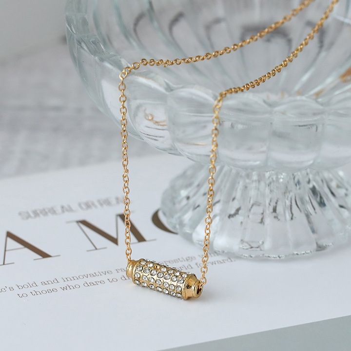 金 ネックレス 華やか輝石円筒型ペンダント金属製首飾り