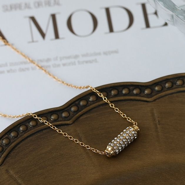 金 ネックレス 華やか輝石円筒型ペンダント金属製首飾り