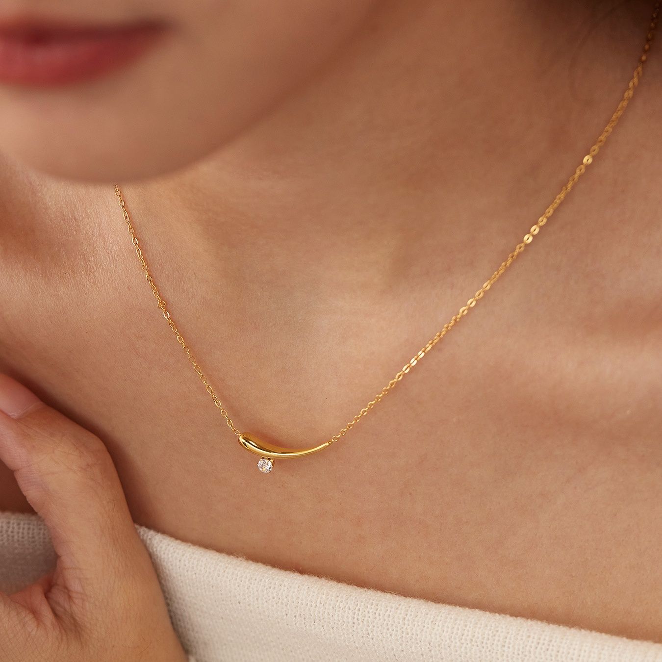 金 ネックレス 輝石付き曲線モチーフレディースネックレス