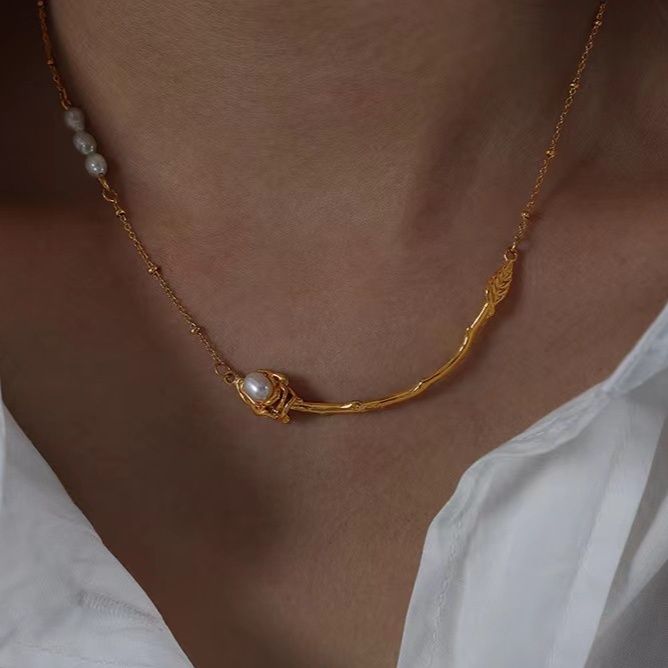金 ネックレス 真珠付き曲線モチーフ金ネックレス