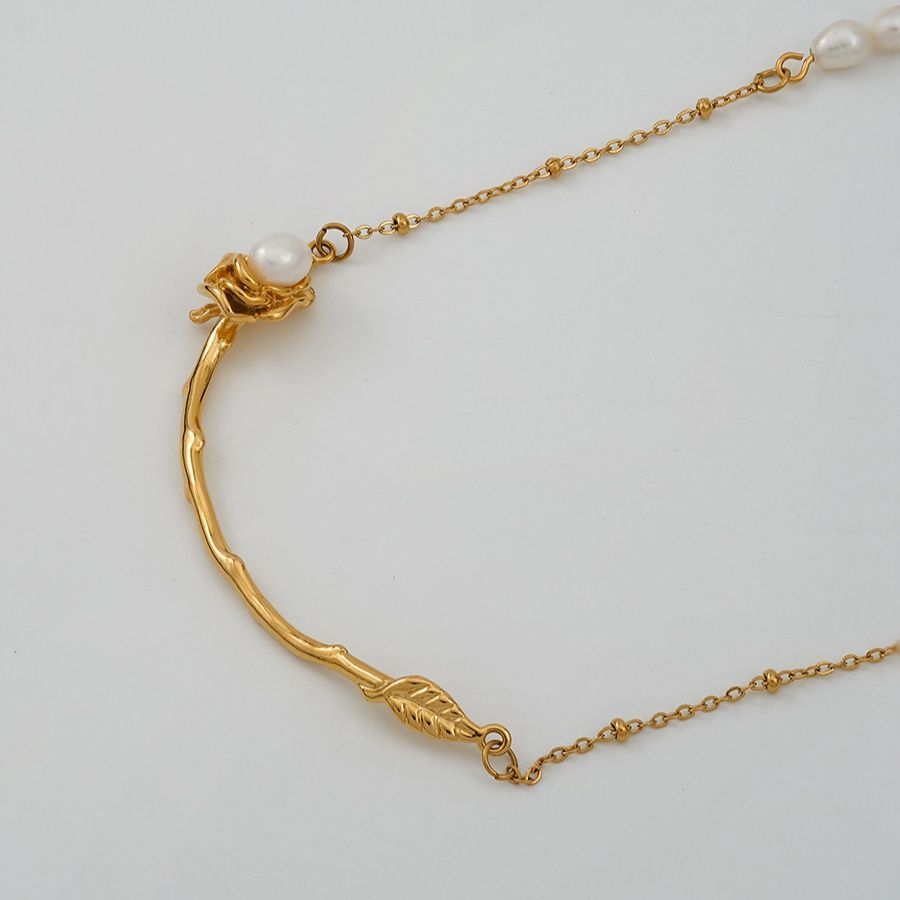 金 ネックレス 真珠付き曲線モチーフ金ネックレス