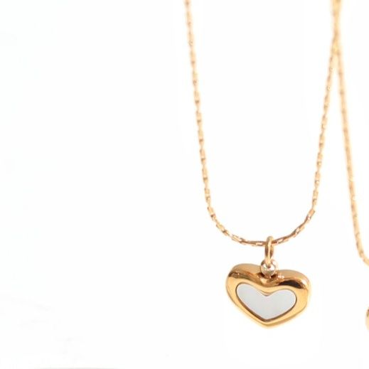 金 ネックレス 愛らしいハート型チャーム付き細身チェーンネックレス
