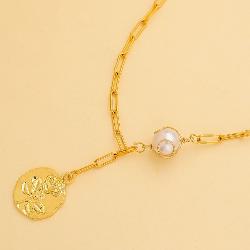 金 ネックレス 薔薇モチーフ真珠付きロングチェーンネックレス