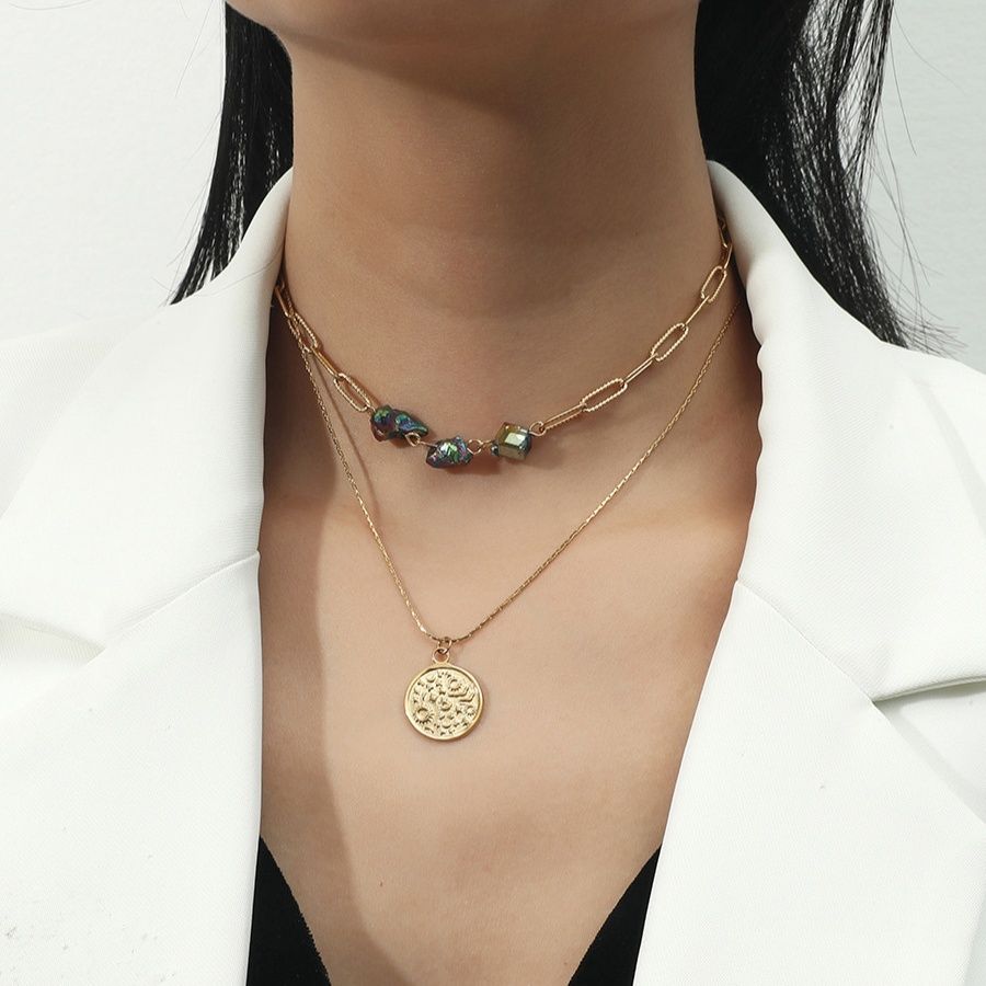 金 ネックレス 華やか二連装飾石付き円形チャーム付きネックレス