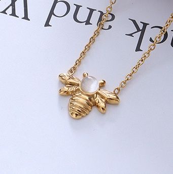 金 ネックレス 蜂モチーフ真珠付き繊細チェーンネックレス