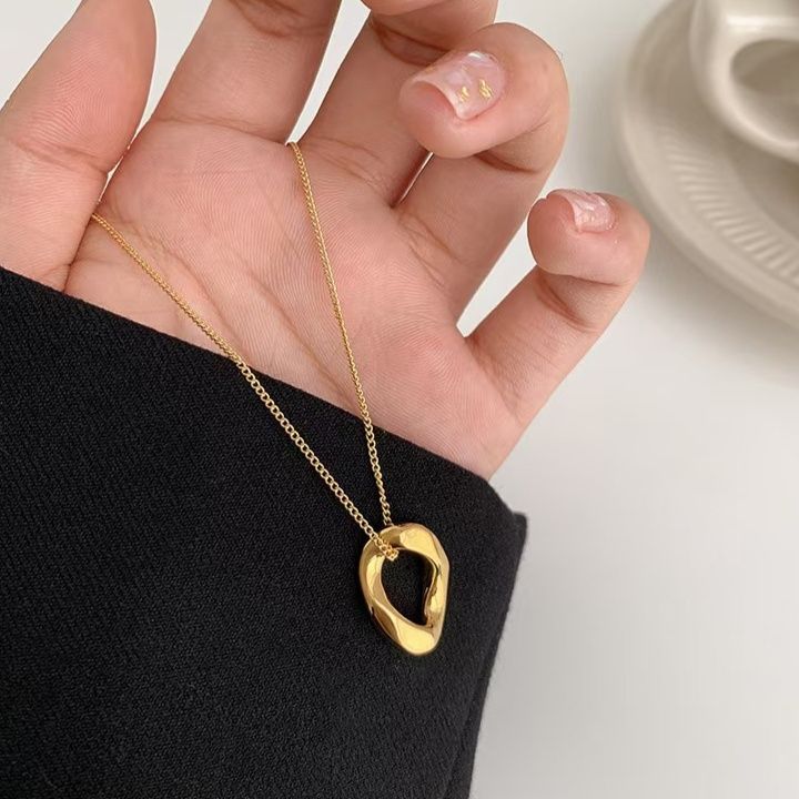 金 ネックレス ツイスト楕円ペンダント金ネックレス