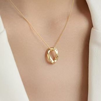 金 ネックレス ツイスト楕円ペンダント金ネックレス