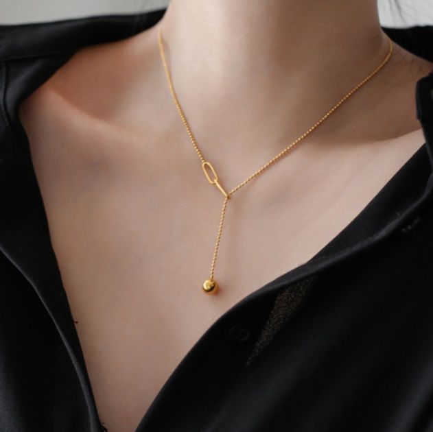 金 ネックレス 華奢な丸玉チャーム付き縦ライン調節可能ネックレス