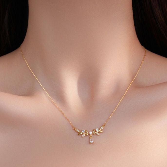 金 ネックレス 天使の羽根モチーフ雫型宝石付きネックレス