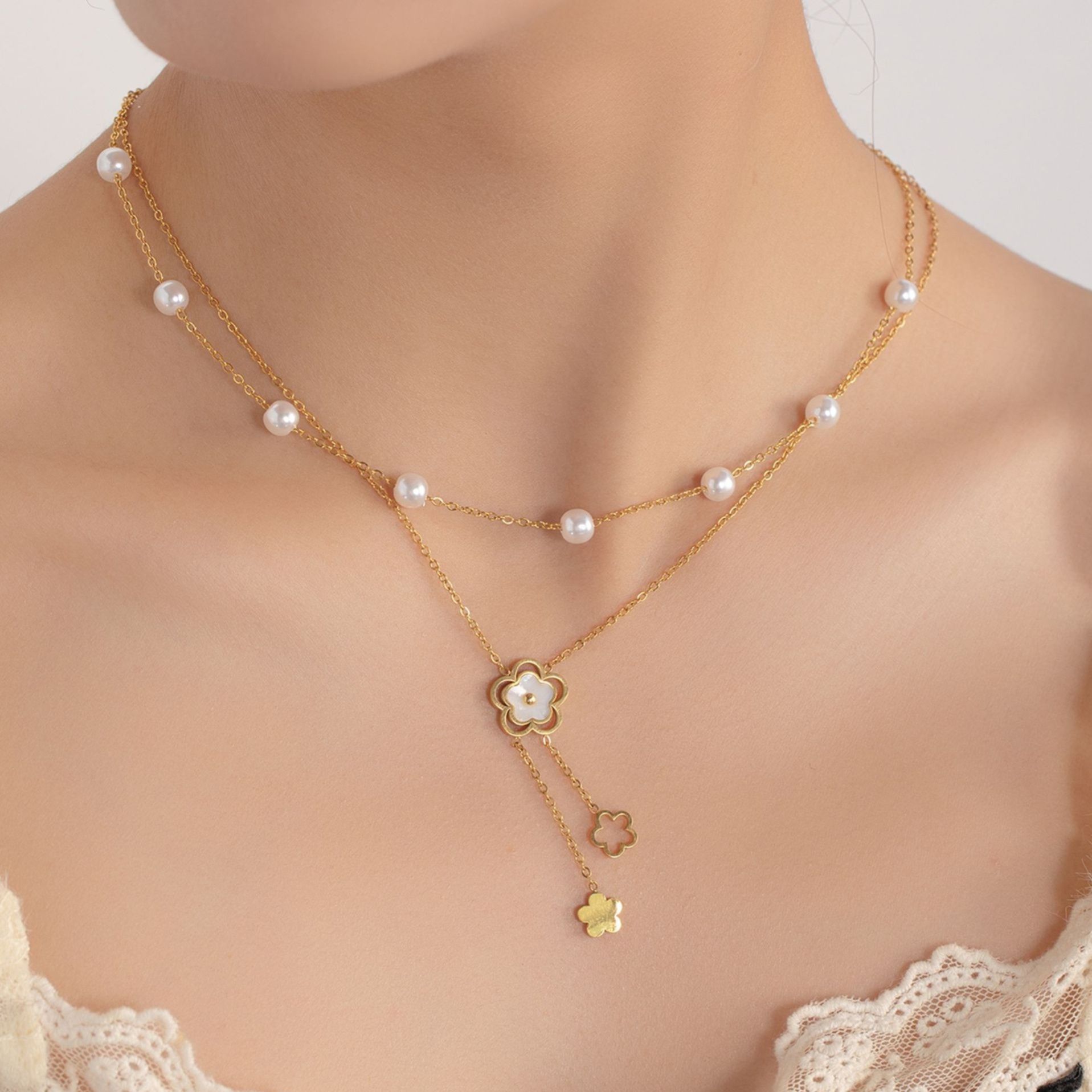 金 ネックレス 花モチーフと真珠の二連重ね付け風ネックレス