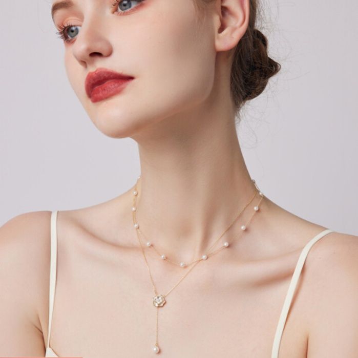 金 ネックレス 花モチーフ真珠付き二連レイヤード垂れ飾りネックレス