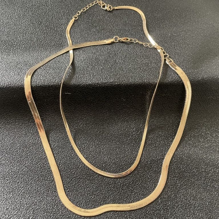 金 ネックレス 蛇骨チェーン 重ね付け風 短め首飾り