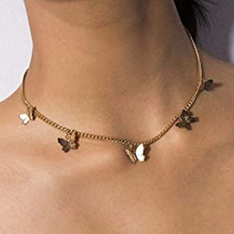 金 ネックレス 蝶々モチーフの華やか金ネックレス