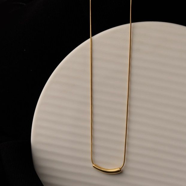 金 ネックレス 華奢な曲線バーデザイン