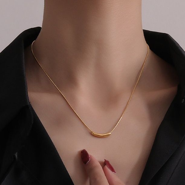 金 ネックレス 華奢な曲線バーデザイン