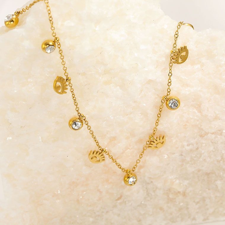 金 ネックレス 目元モチーフと輝石のチャーム付き華奢チェーンネックレス