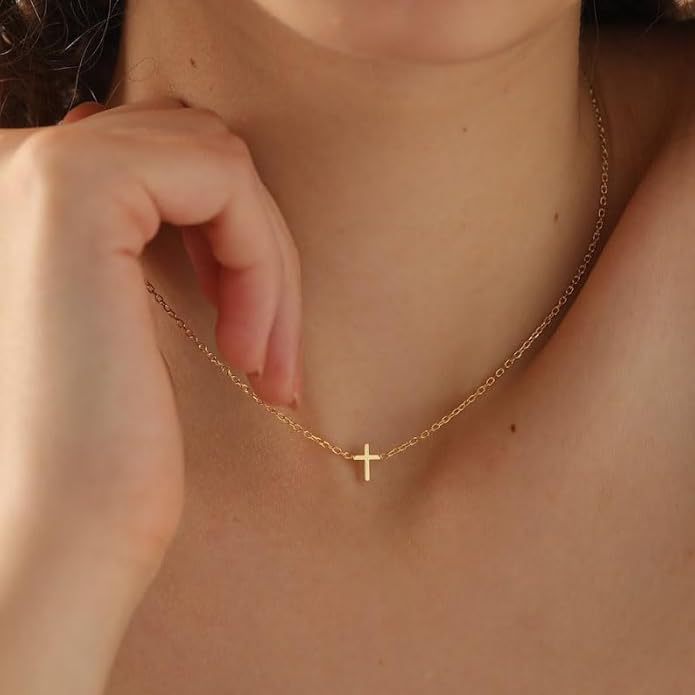金 ネックレス 小さな十字架モチーフの華奢な一粒ネックレス