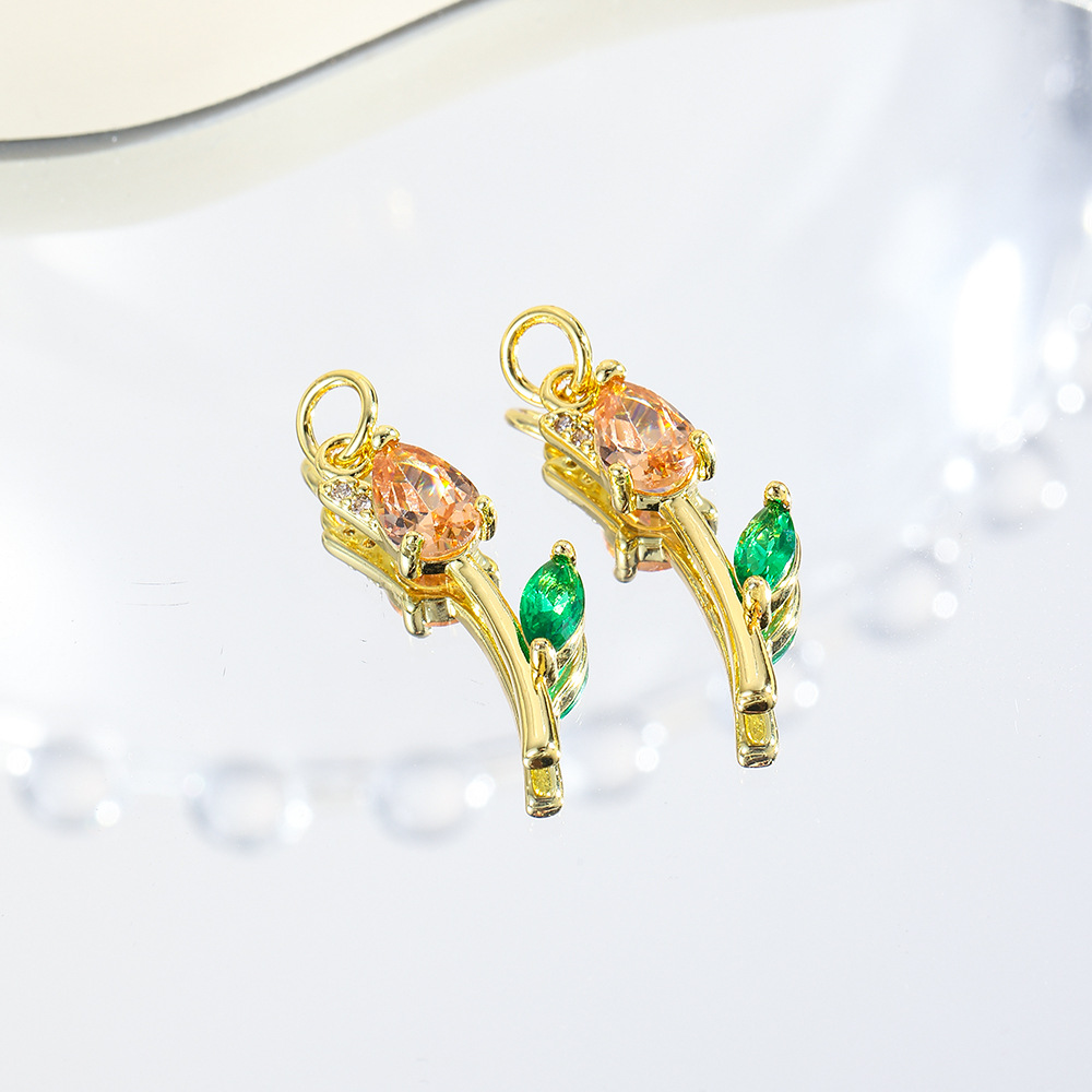 金 ネックレス 華やか花モチーフ宝石チャーム