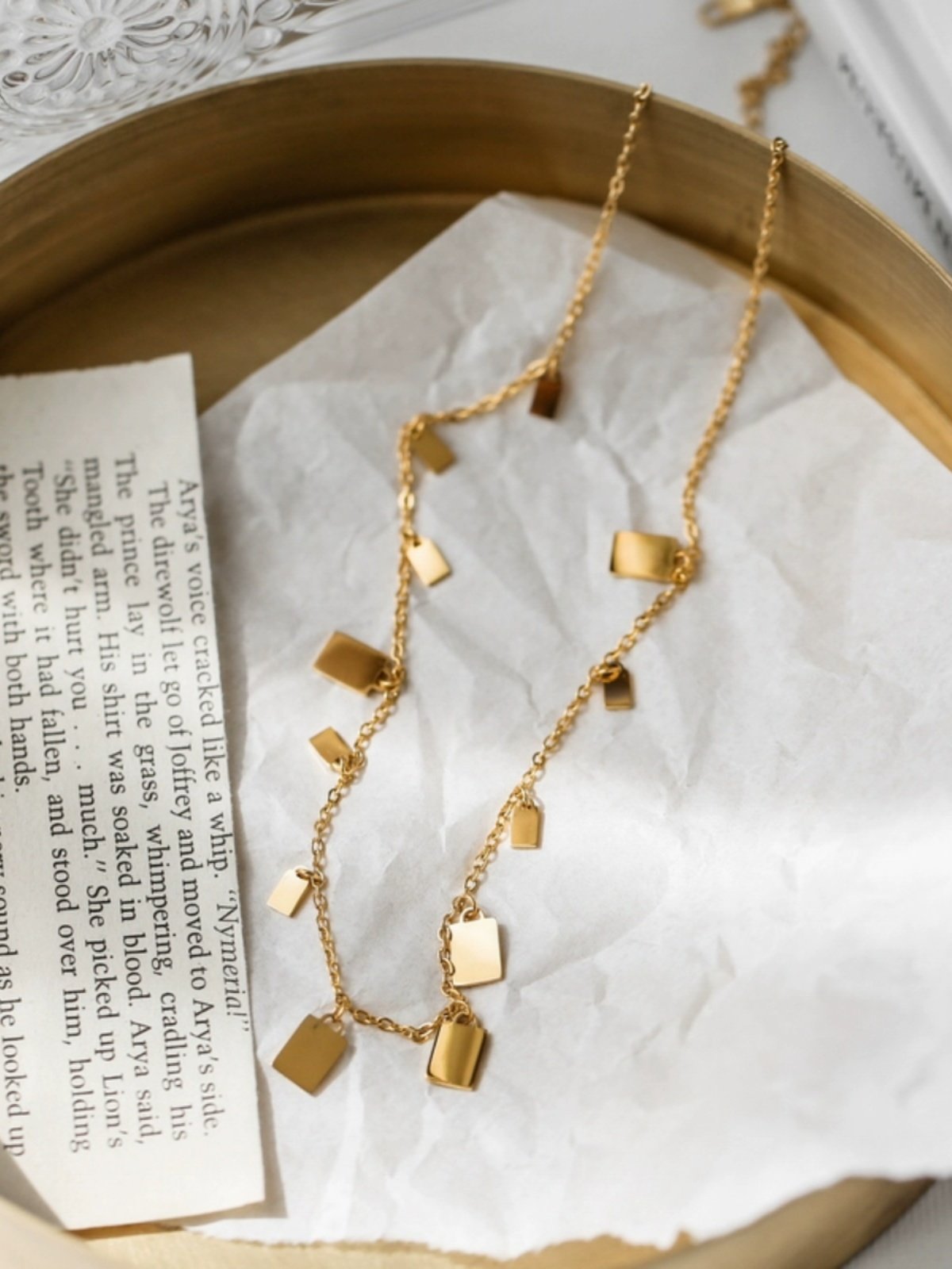 金 ネックレス 幾何学プレート揺れる華奢チェーン