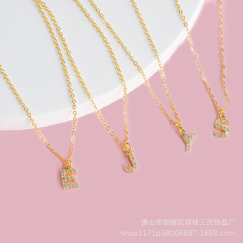 金 ネックレス 煌めきイニシャルペンダント