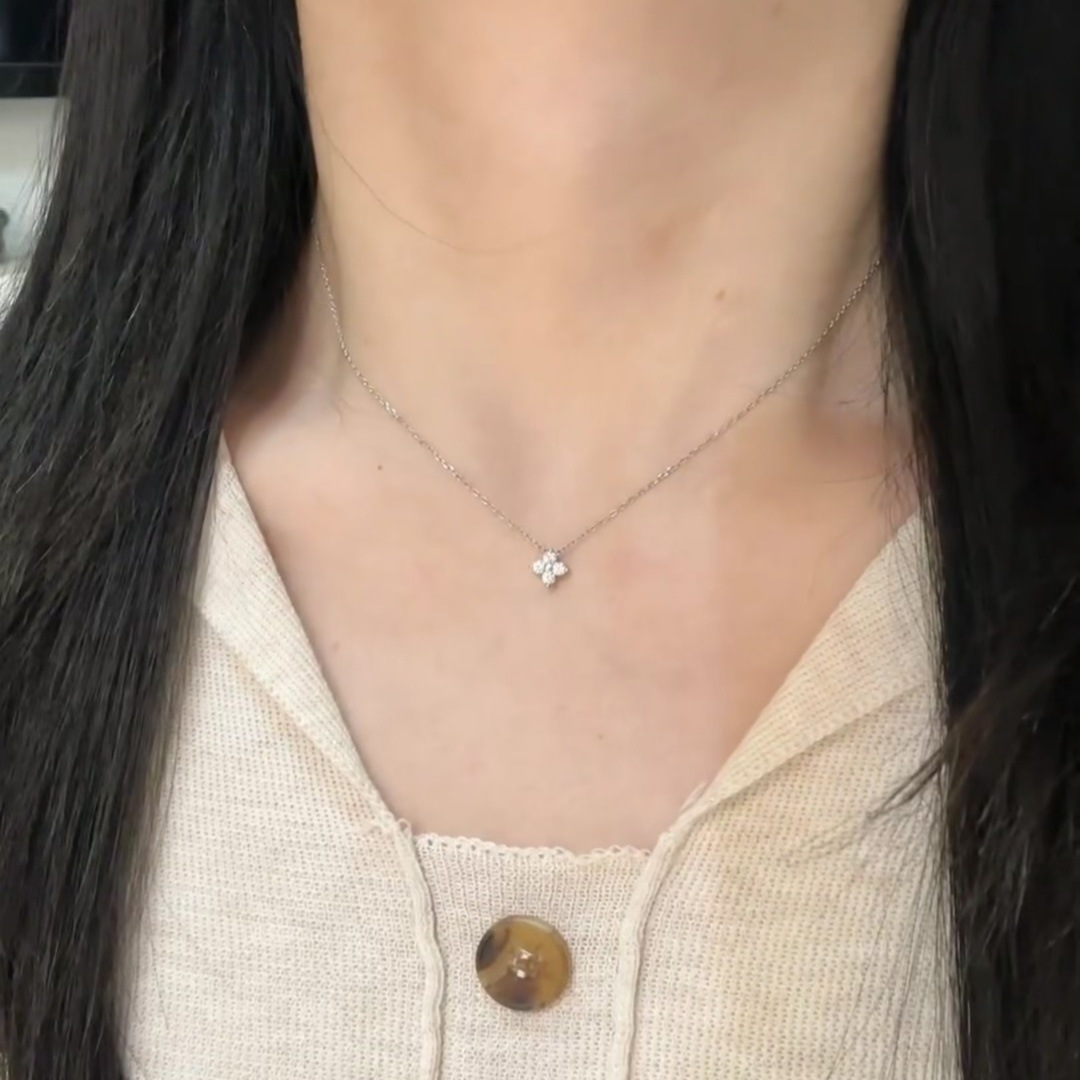 金 ネックレス 小粒ダイヤ四葉クローバーネックレス