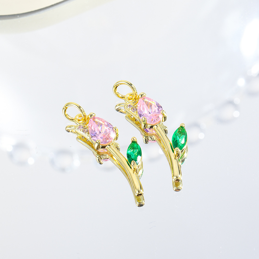金 ネックレス 華やか花モチーフ宝石チャーム