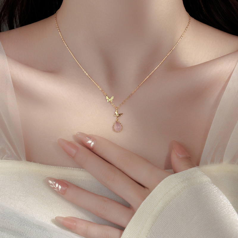 金 ネックレス 蝶々と宝石のしずくネックレス