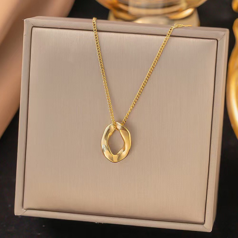 金 ネックレス ツイスト楕円ペンダント金ネックレス