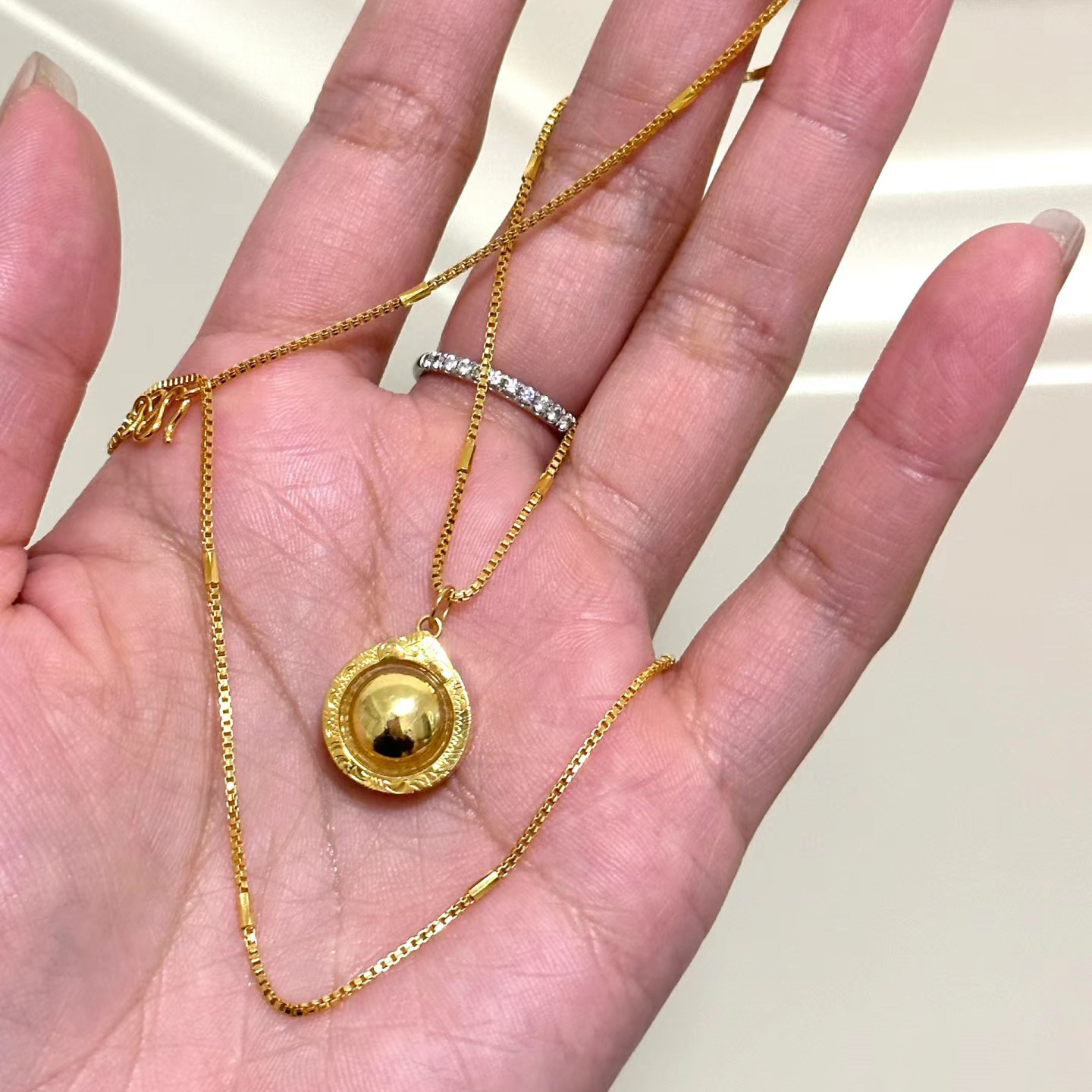 ゴールドネックレス 球体デザインネックレス