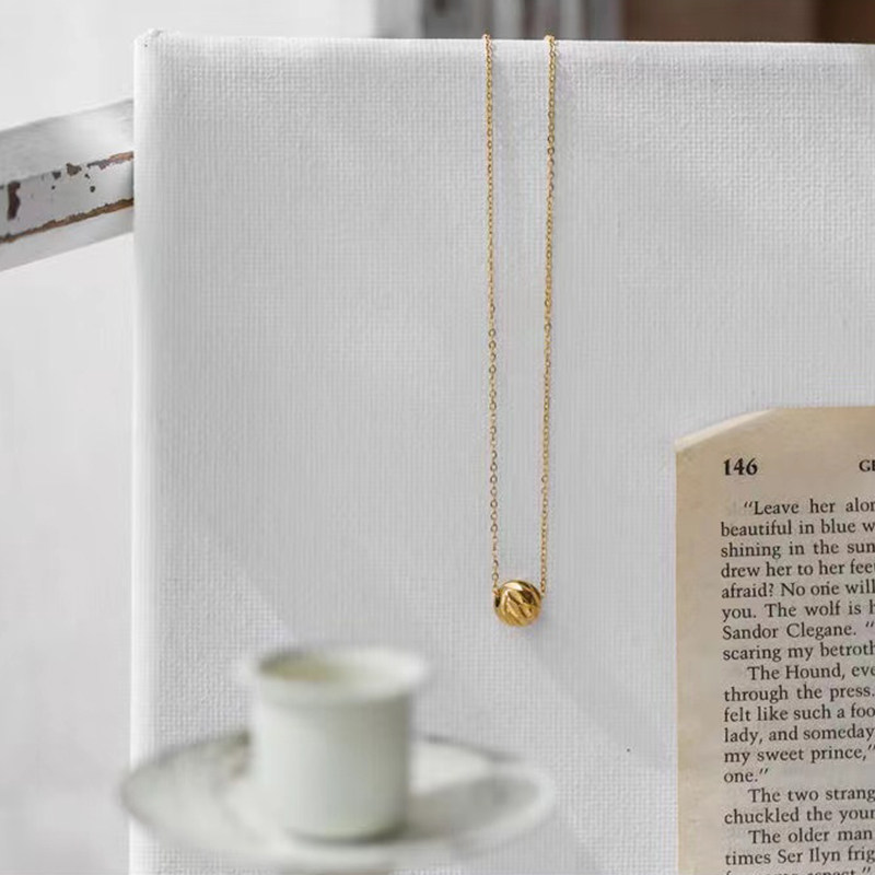 金 ネックレス ツイストボール一粒ペンダント華奢チェーン