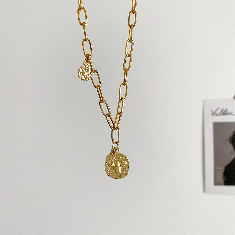 金 ネックレス 楕円チェーンとコインモチーフ