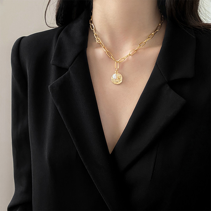 金 ネックレス 楕円チェーンとコインモチーフ