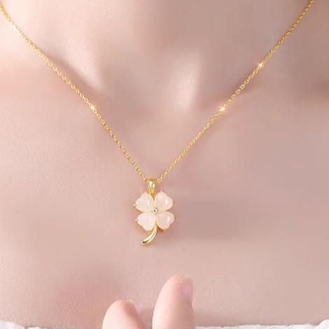 ゴールドアクセサリー 四葉のクローバー ネックレス